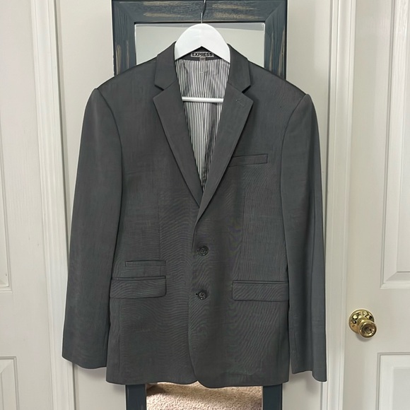 Men’s Express Slim Fit Suit. Color: light gray. Style: Photographer.